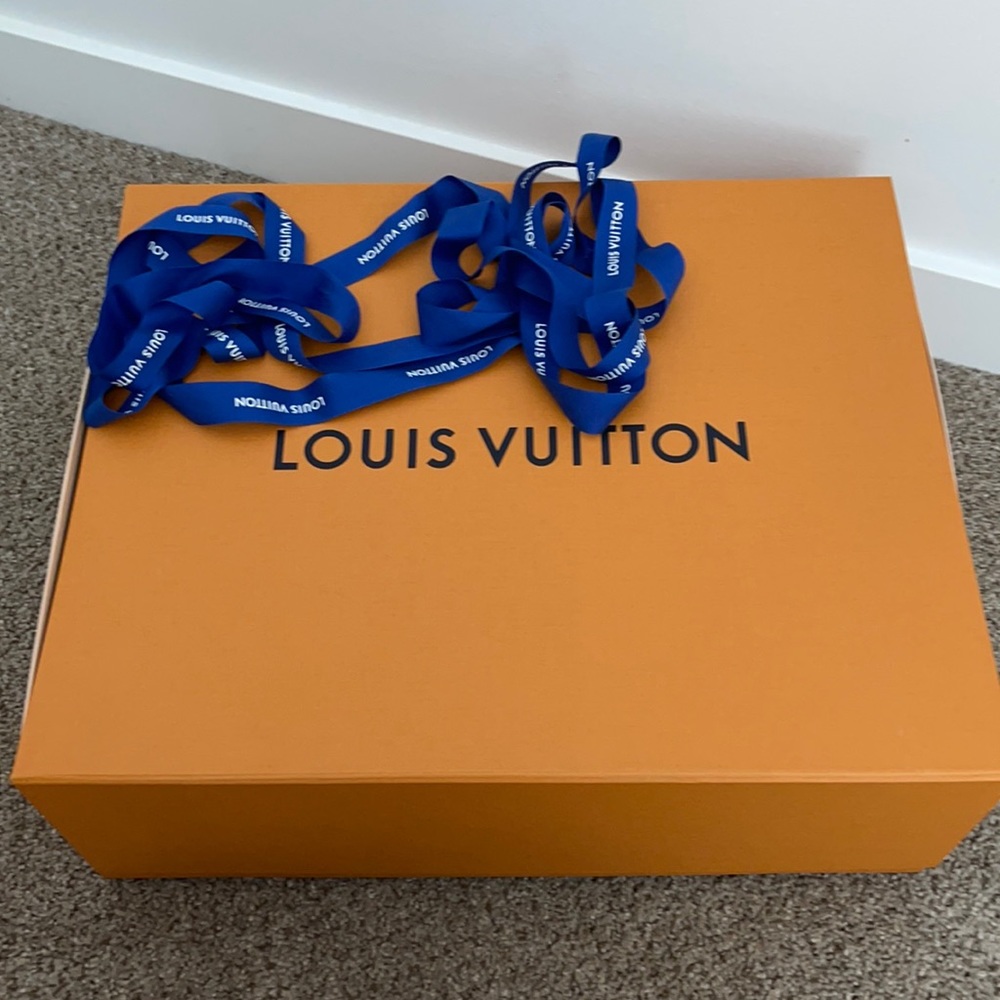 Louis Vuitton-Empty Large Purse Box w/ ribbon